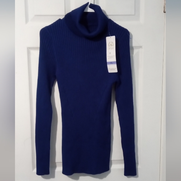 V28 Sweaters - Stylish Blue Turtleneck Sweater